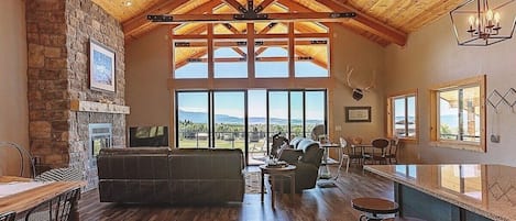 Relax and Enjoy the Beautiful Valley Views at Canyon Pines retreat