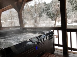 Bullfrog high-end Hot Tub with Ozone Enhancement feels great after skiing.