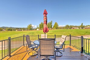 Private Deck | Golf Course & Mountain Views | Outdoor Dining Table