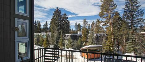 Balcony with great mountain views