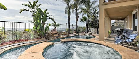 Escape to sunny San Diego by staying in this luxurious 5-bed, 3-bath house!