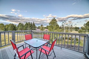 Deck | Outdoor Dining Area