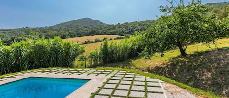 Ciel, Plante, L'Eau, Propriété, Nuage, Bleu Azur, Rectangle, Piscine, Lot Terre, Ombre