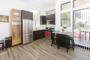Flooring, Hardwood, Floor, Room, Indoors