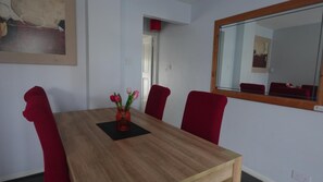 -LU5 Chelsea House - Huku Kwetu (Dunstable) (4491)