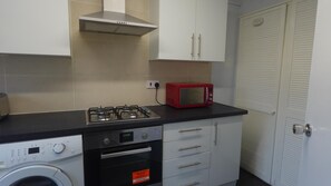 -LU5 Chelsea House - Huku Kwetu (Dunstable) (4487)