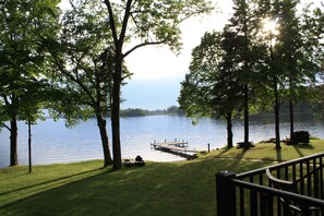 Level landscape to the lake