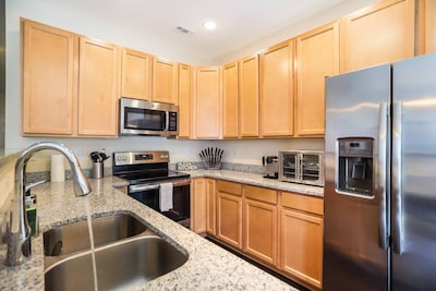 Luxury Charlotte Townhome: 5 ★ Long-Term Stay