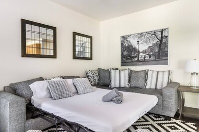 Luxury Charlotte Townhome: 5 ★ Long-Term Stay