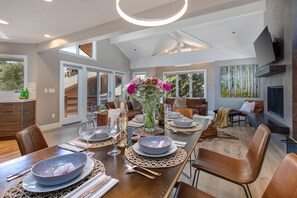Dining Area with Seating for 6