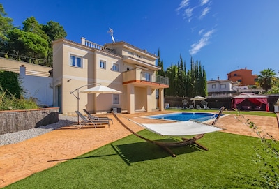 Casa de vacaciones Casa Luna + piscina privada + jardín + WIFI + ideal 2 familias + tranquilidad + barbacoa