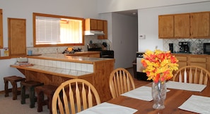 The well-equipped kitchen allows you to enjoy family time while cooking/dining