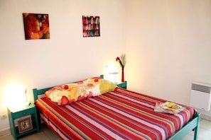The bedroom on the ground floor features a Double bed.