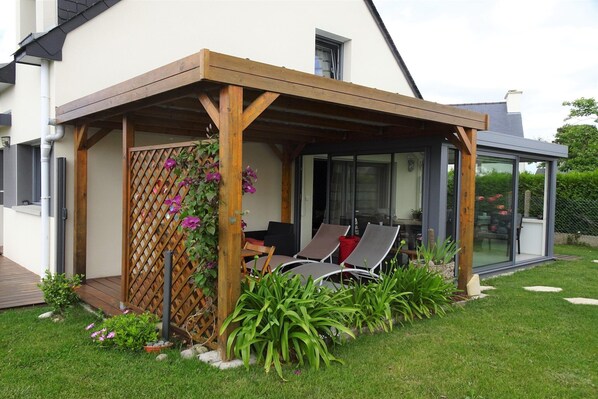 Außenseite Ferienhaus [Sommer]
