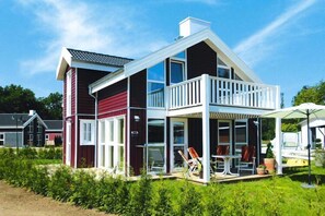 Stugans exteriör [sommar]