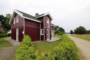 Stugans exteriör [sommar]