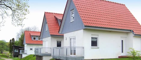 Außenseite Ferienhaus [Sommer]