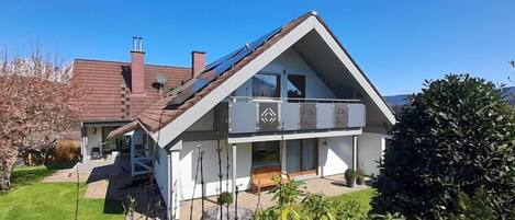 Außenseite Ferienhaus [Sommer]