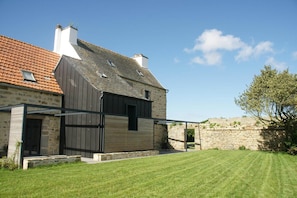 Außenseite Ferienhaus [Sommer]