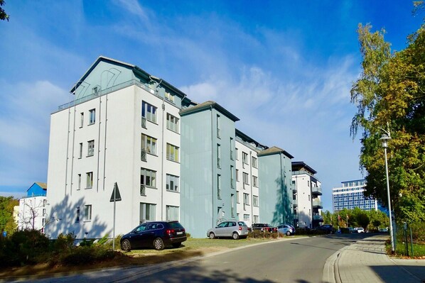 Stugans exteriör [sommar]