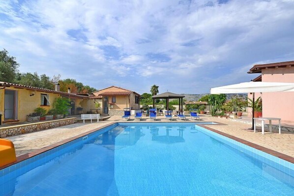 Holiday Home Swimming Pool