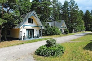 Stugans exteriör [sommar]