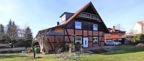 Außenseite Ferienhaus [Sommer]