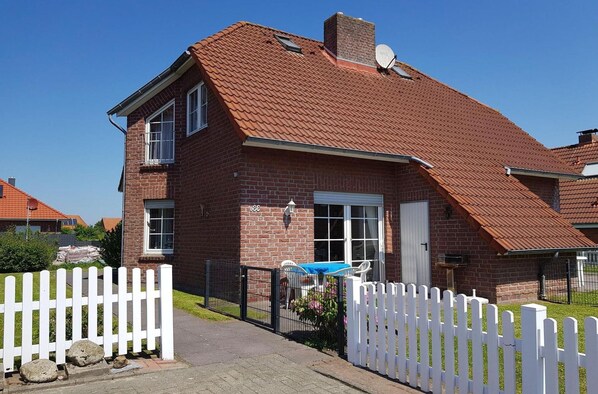 Außenseite Ferienhaus [Sommer]