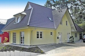 Außenseite Ferienhaus [Sommer]