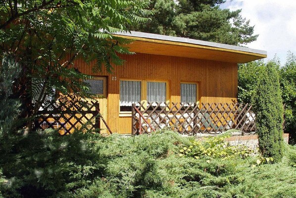 Stugans exteriör [sommar]
