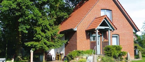 Außenseite Ferienhaus [Sommer]