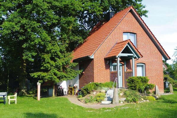 Stugans exteriör [sommar]