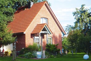 Stugans exteriör [sommar]