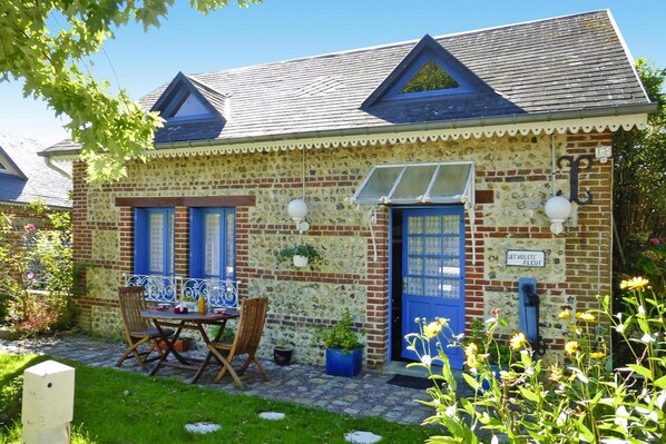 Holiday Home Exterior [summer]