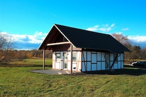 Außenseite Ferienhaus [Sommer]