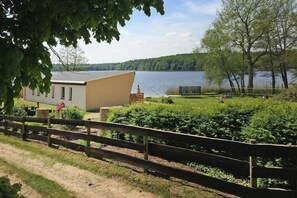 Außenseite Ferienhaus [Sommer]