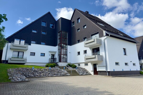 Außenseite Ferienhaus [Sommer]