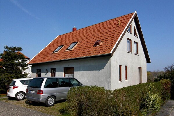 Außenseite Ferienhaus [Sommer]
