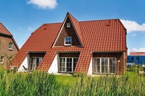 Stugans exteriör [sommar]