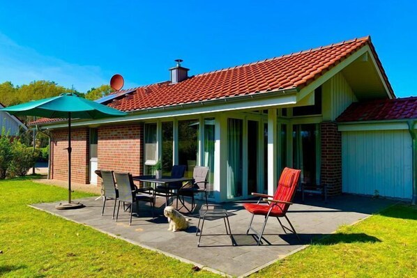 Außenseite Ferienhaus [Sommer]