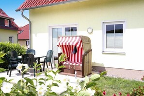 Stugans exteriör [sommar]