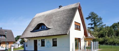 Außenseite Ferienhaus [Sommer]