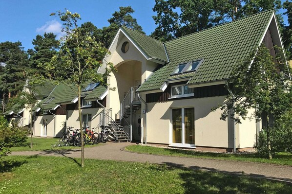 Stugans exteriör [sommar]