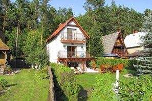 Stugans exteriör [sommar]