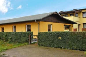 Außenseite Ferienhaus [Sommer]