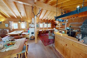 Entrance / Reception