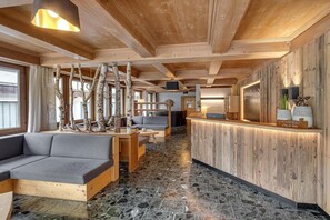 Entrance / Reception