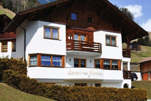 Außenseite Ferienhaus [Sommer]