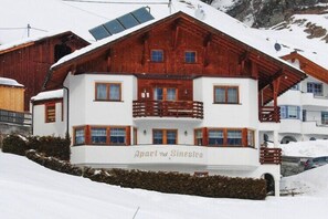 Außenseite Ferienhaus [Winter]