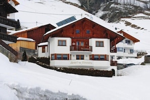 Außenseite Ferienhaus [Winter]